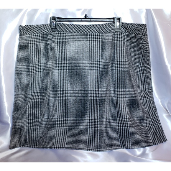 Karl Lagerfeld Pattern skirt - Picture 2 of 5